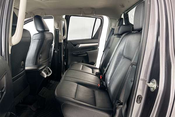 2020 Toyota HILUX SR5+ (4x4) GUN126R FACELIFT 4X4