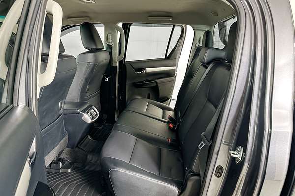 2023 Toyota HILUX SR5 + PREMIUM INTERIOR (4x4) GUN126R 4X4