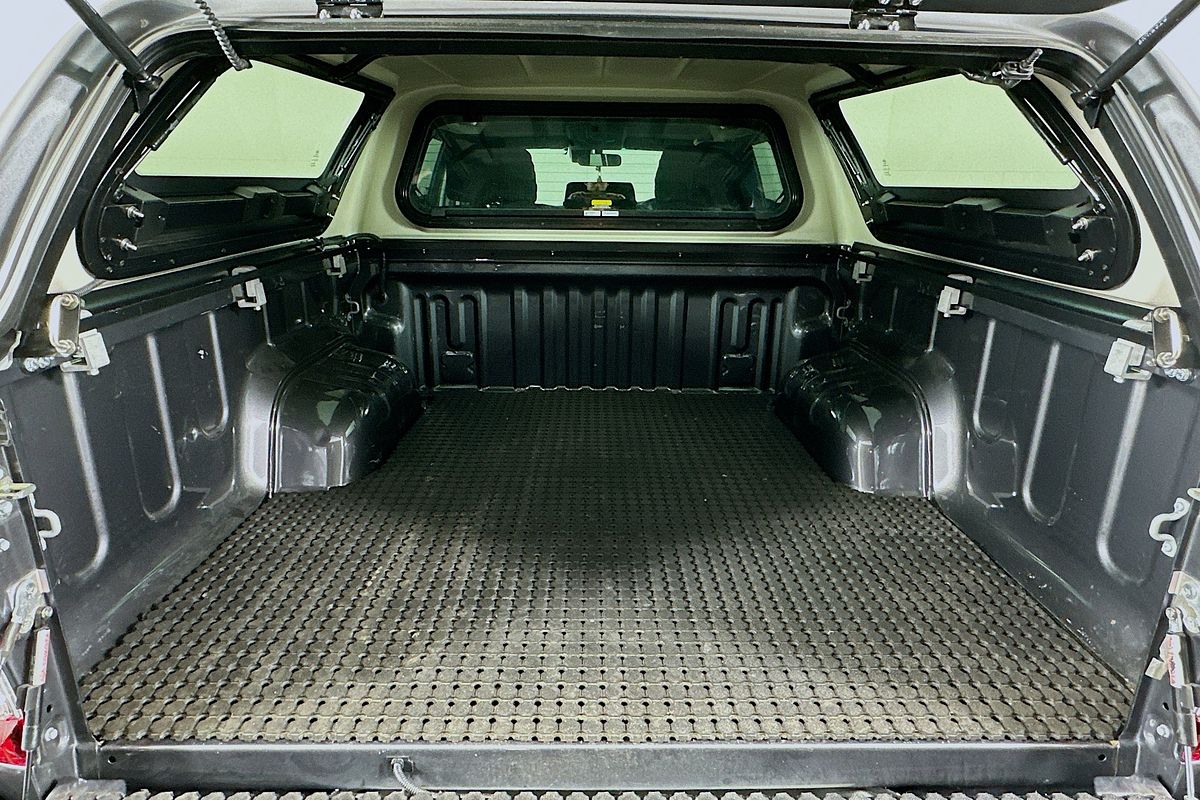 2024 Toyota HILUX SR5 48V GUN126R 4X4