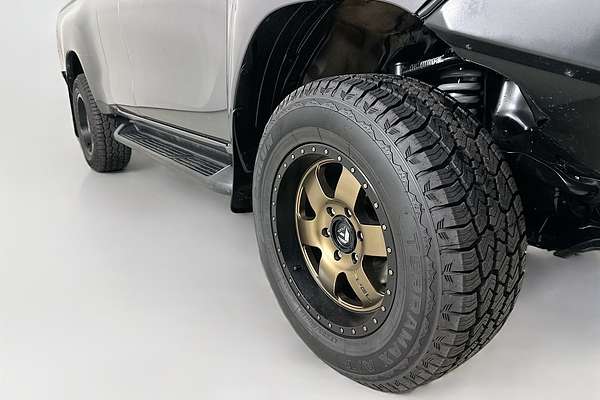 2017 Toyota HILUX SR5 (4x4) GUN126R MY17 4X4