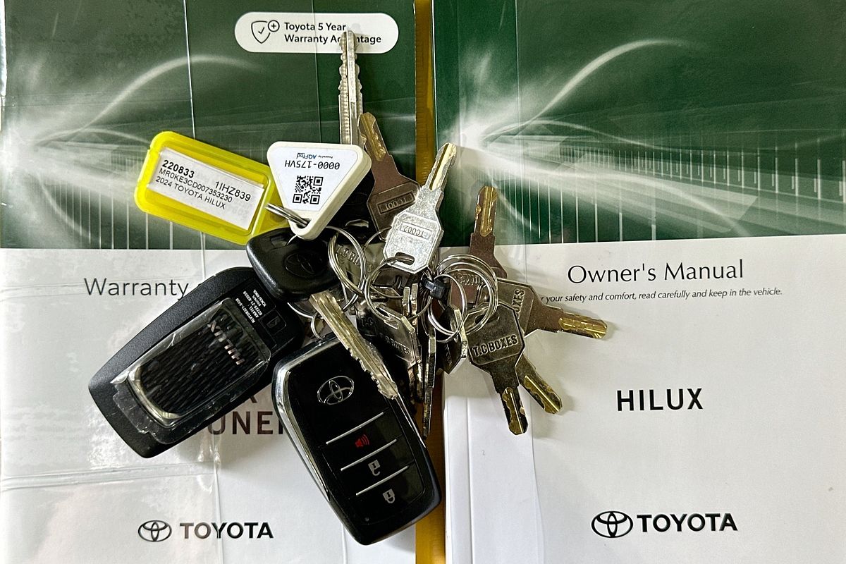 2024 Toyota HILUX SR 48V (4x4) GUN126R 4X4