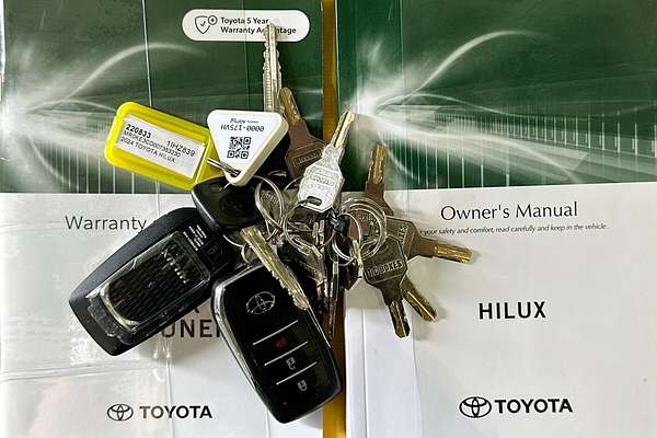 2024 Toyota HILUX SR 48V (4x4) GUN126R 4X4