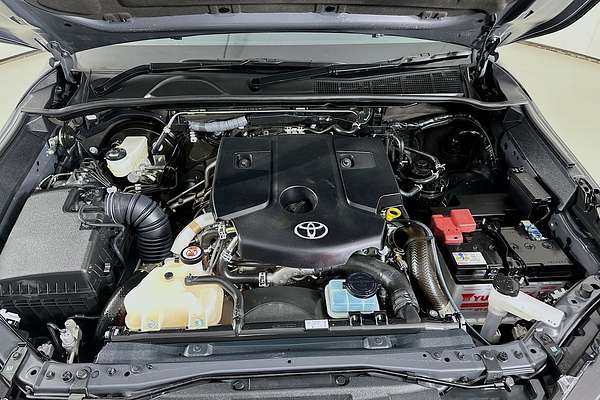 2024 Toyota HILUX SR5 (4x4) GUN126R 4X4