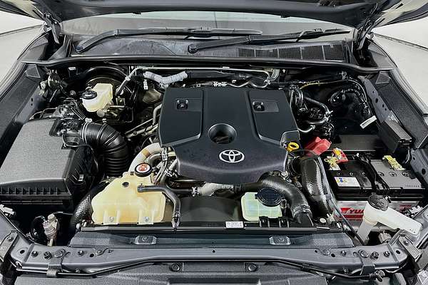 2022 Toyota HILUX SR5 (4x4) GUN126R 4X4
