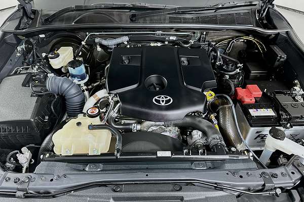 2024 Toyota HILUX SR5 48V GUN126R 4X4