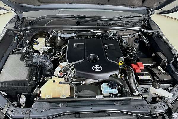 2023 Toyota HILUX SR5 (4x4) GUN126R 4X4