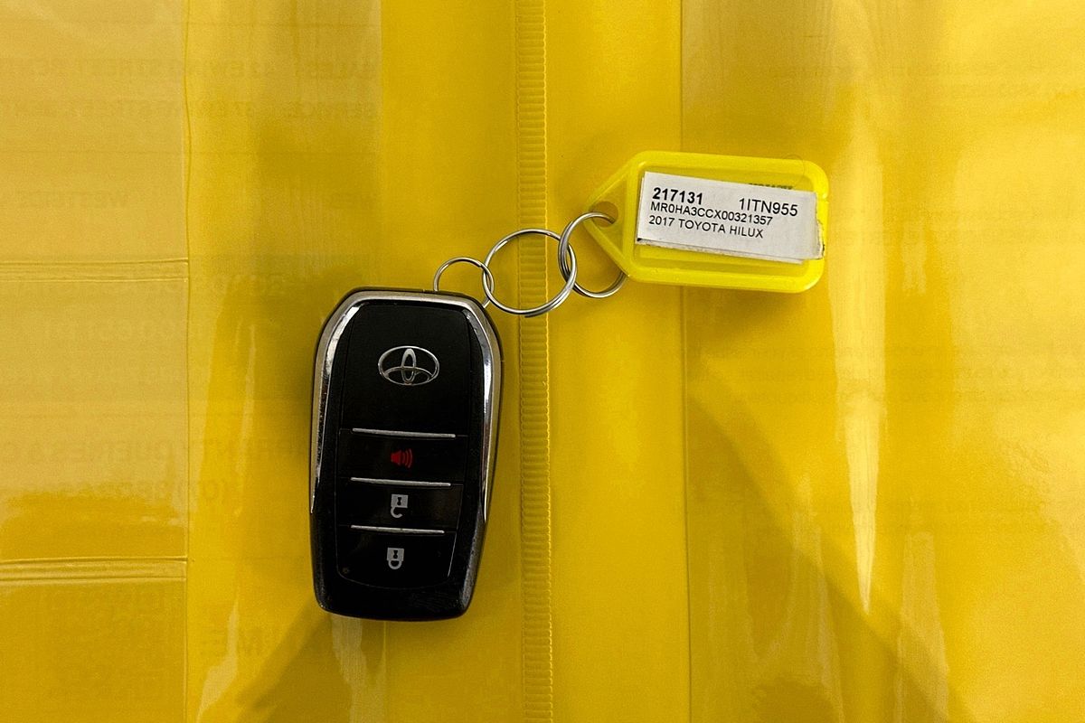 2017 Toyota HILUX SR5 (4x4) GUN126R MY17 4X4