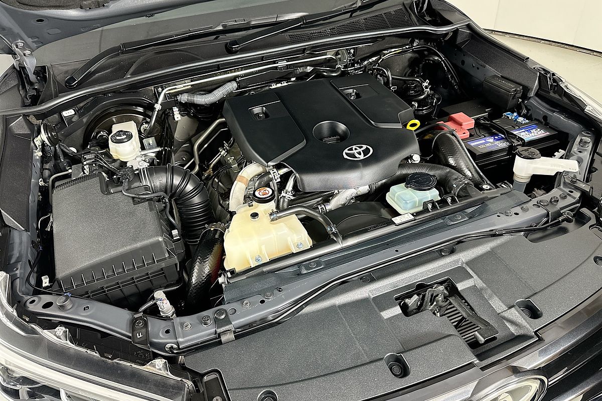 2023 Toyota HILUX SR5 (4x4) GUN126R 4X4