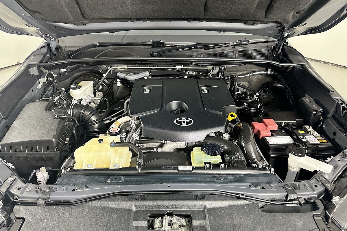 2020 Toyota HILUX SR5+ (4x4) GUN126R FACELIFT 4X4