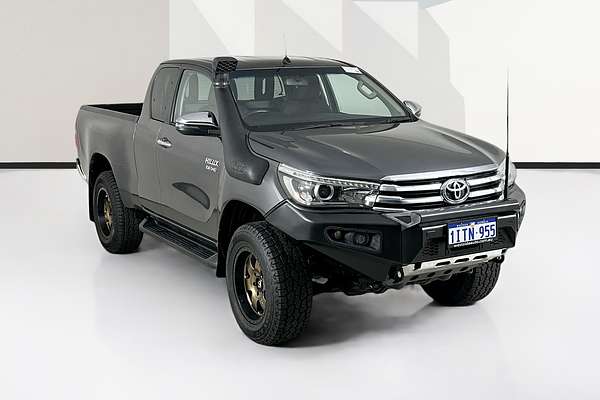 2017 Toyota HILUX SR5 (4x4) GUN126R MY17 4X4