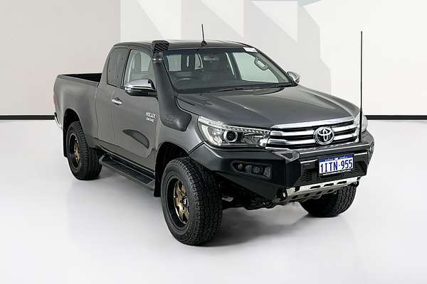 2017 Toyota HILUX SR5 (4x4) GUN126R MY17 4X4