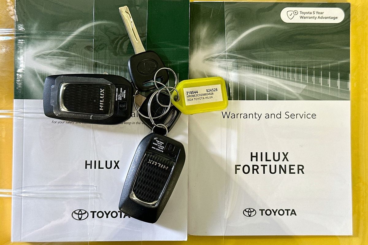 2024 Toyota HILUX SR5 48V (4x4) GUN126R 4X4