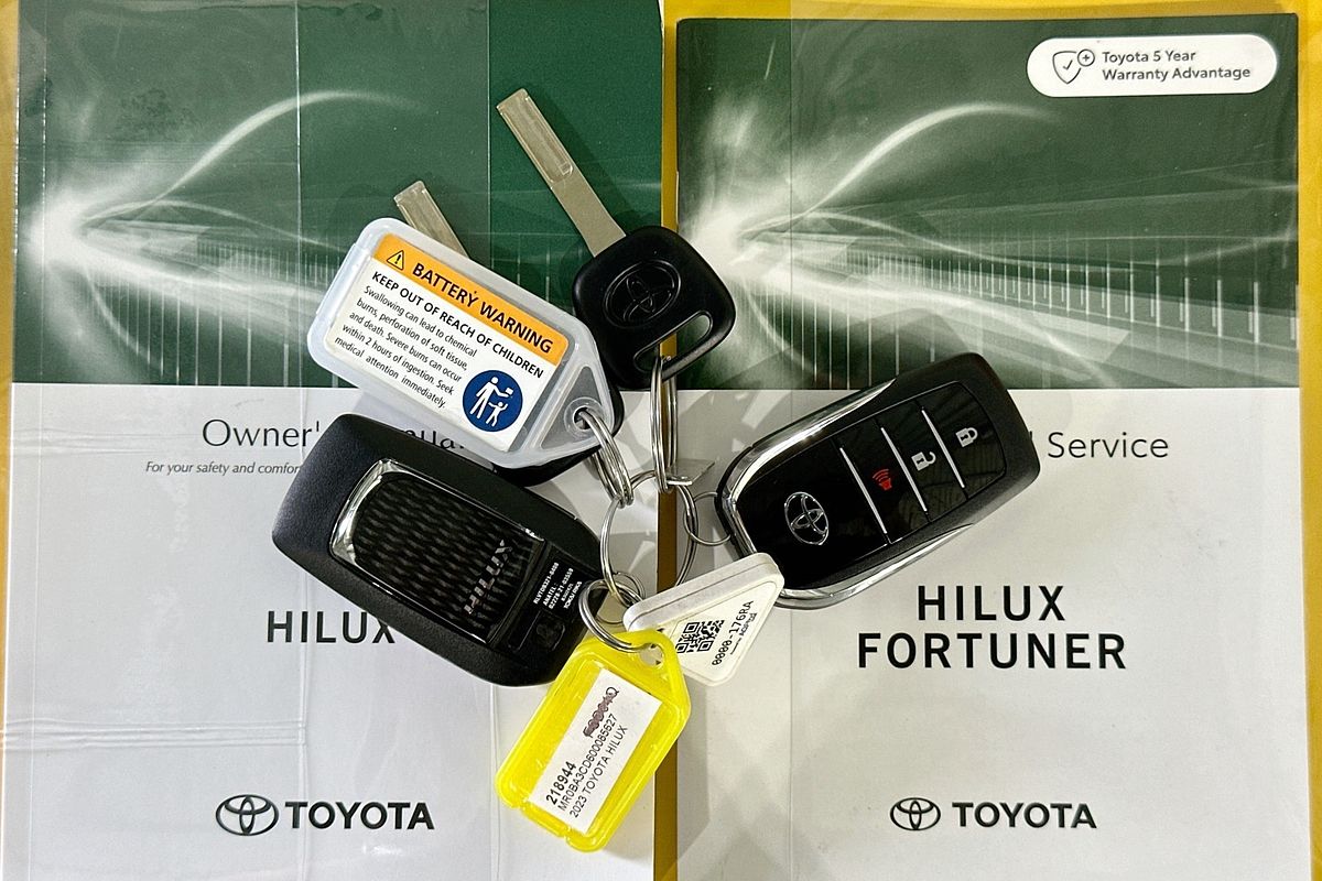 2023 Toyota HILUX SR5 + PREMIUM INTERIOR (4x4) GUN126R 4X4