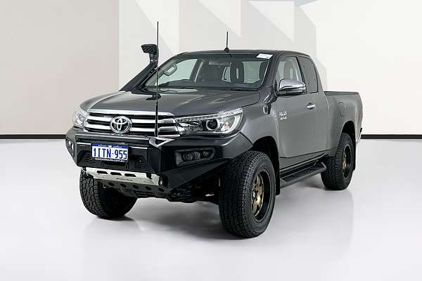 2017 Toyota HILUX SR5 (4x4) GUN126R MY17 4X4