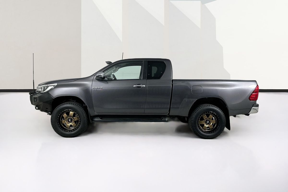 2017 Toyota HILUX SR5 (4x4) GUN126R MY17 4X4