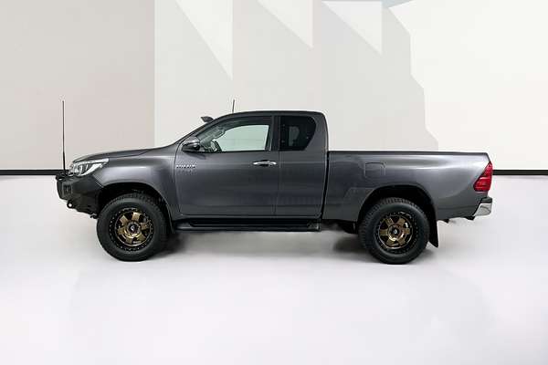2017 Toyota HILUX SR5 (4x4) GUN126R MY17 4X4
