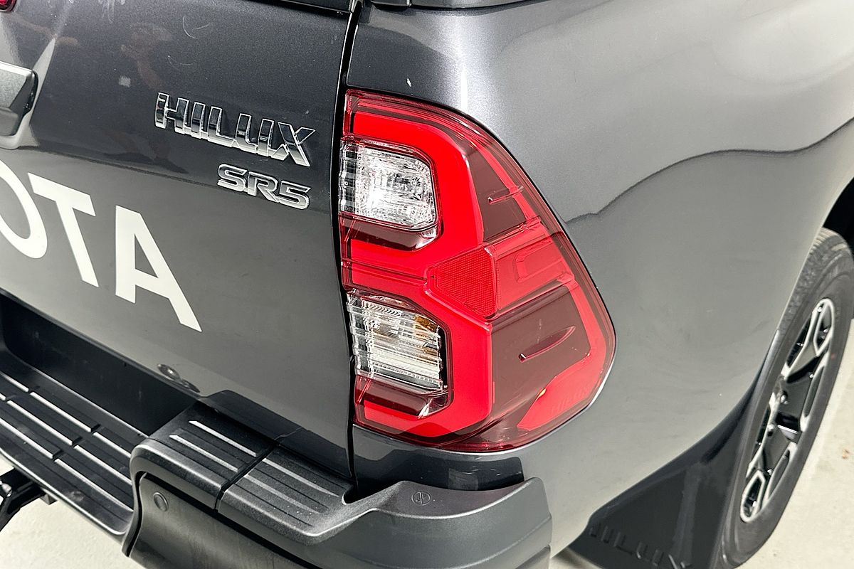 2024 Toyota HILUX SR5 48V GUN126R 4X4