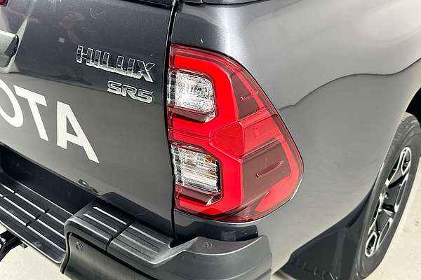 2024 Toyota HILUX SR5 48V GUN126R 4X4