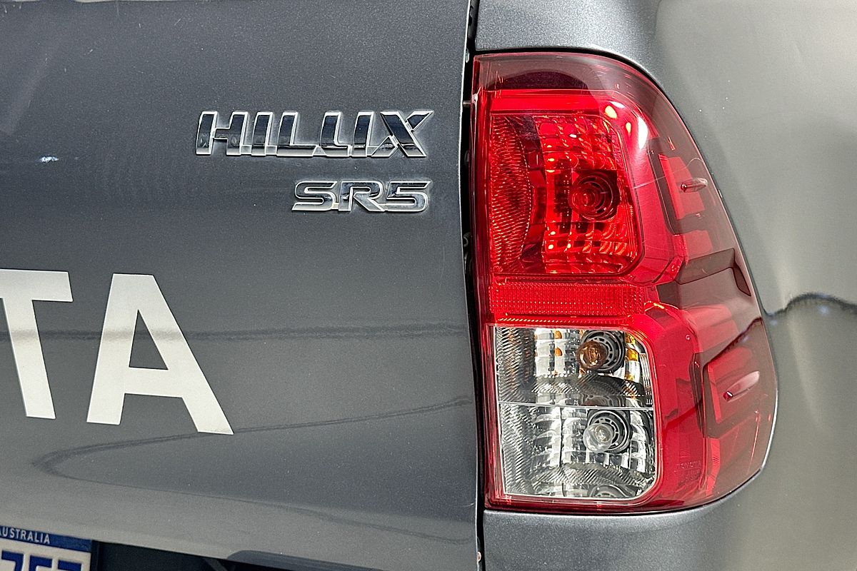 2018 Toyota HILUX SR5 (4x4) GUN126R MY17 4X4