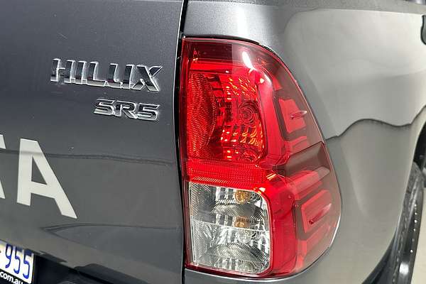 2017 Toyota HILUX SR5 (4x4) GUN126R MY17 4X4
