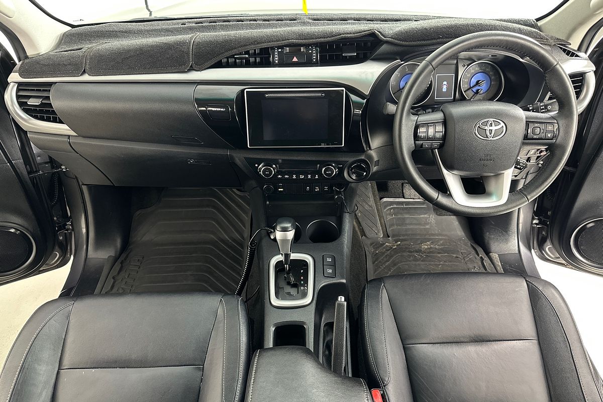 2015 Toyota HILUX SR5 (4x4) GUN126R 4X4