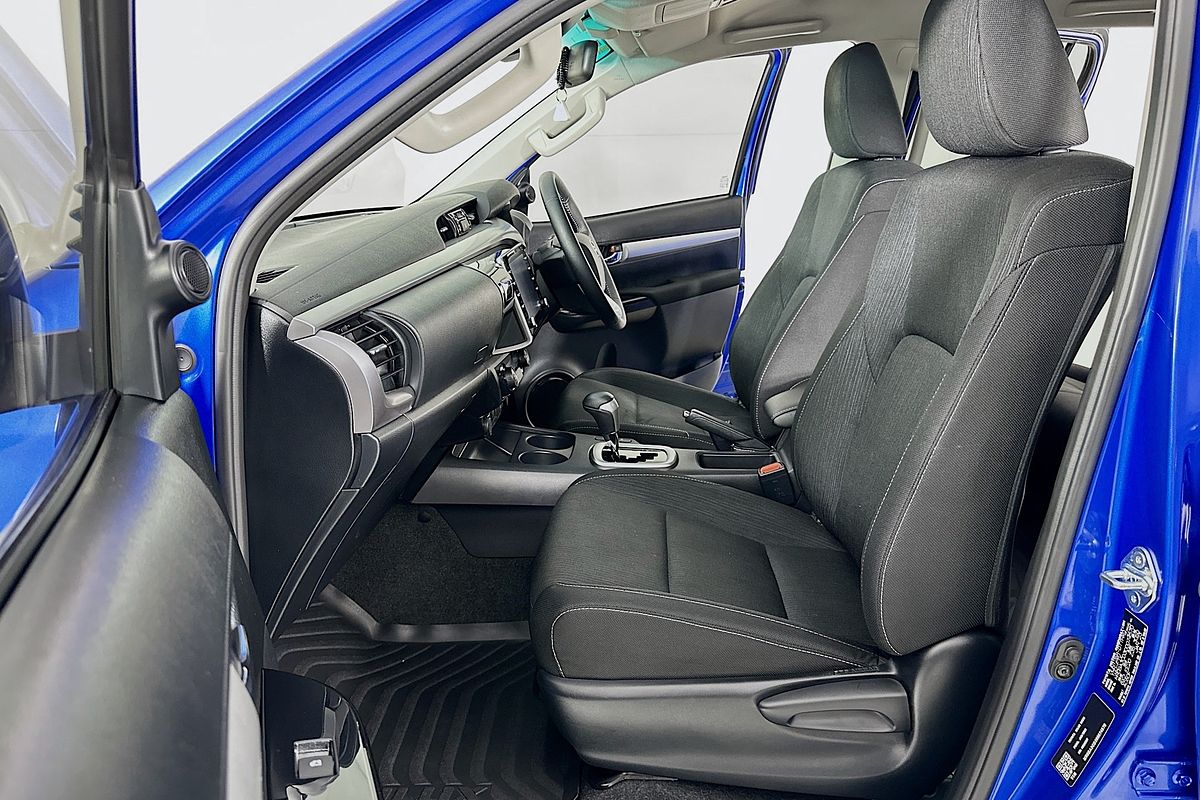 2023 Toyota HILUX SR5 GUN126R 4X4
