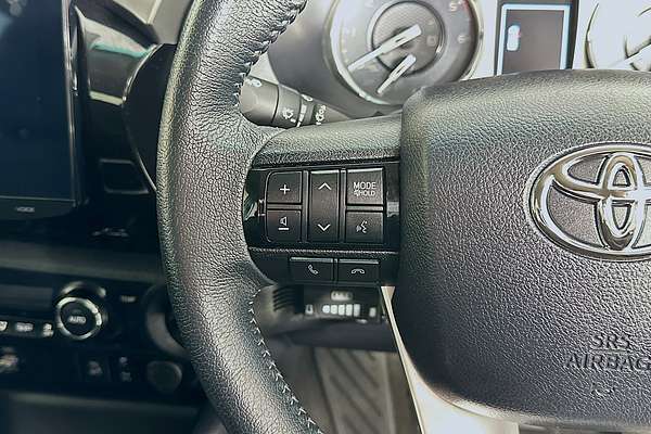 2021 Toyota HILUX SR5 (4x4) GUN126R 4X4