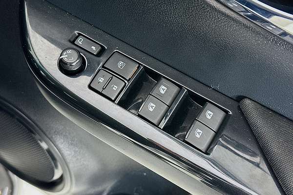 2021 Toyota HILUX SR5 (4x4) GUN126R 4X4