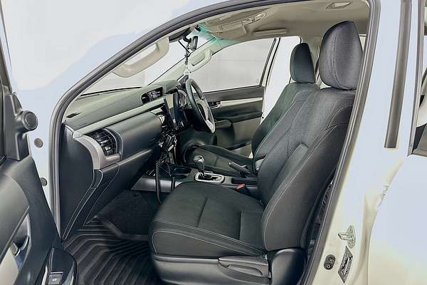 2021 Toyota HILUX SR5 (4x4) GUN126R 4X4