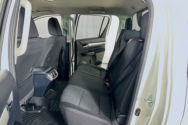 2021 Toyota HILUX SR5 (4x4) GUN126R 4X4