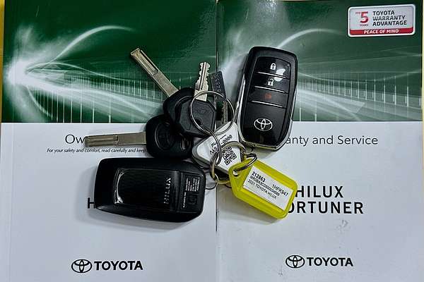 2021 Toyota HILUX SR5 (4x4) GUN126R 4X4