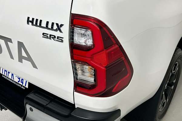 2021 Toyota HILUX SR5 (4x4) GUN126R 4X4