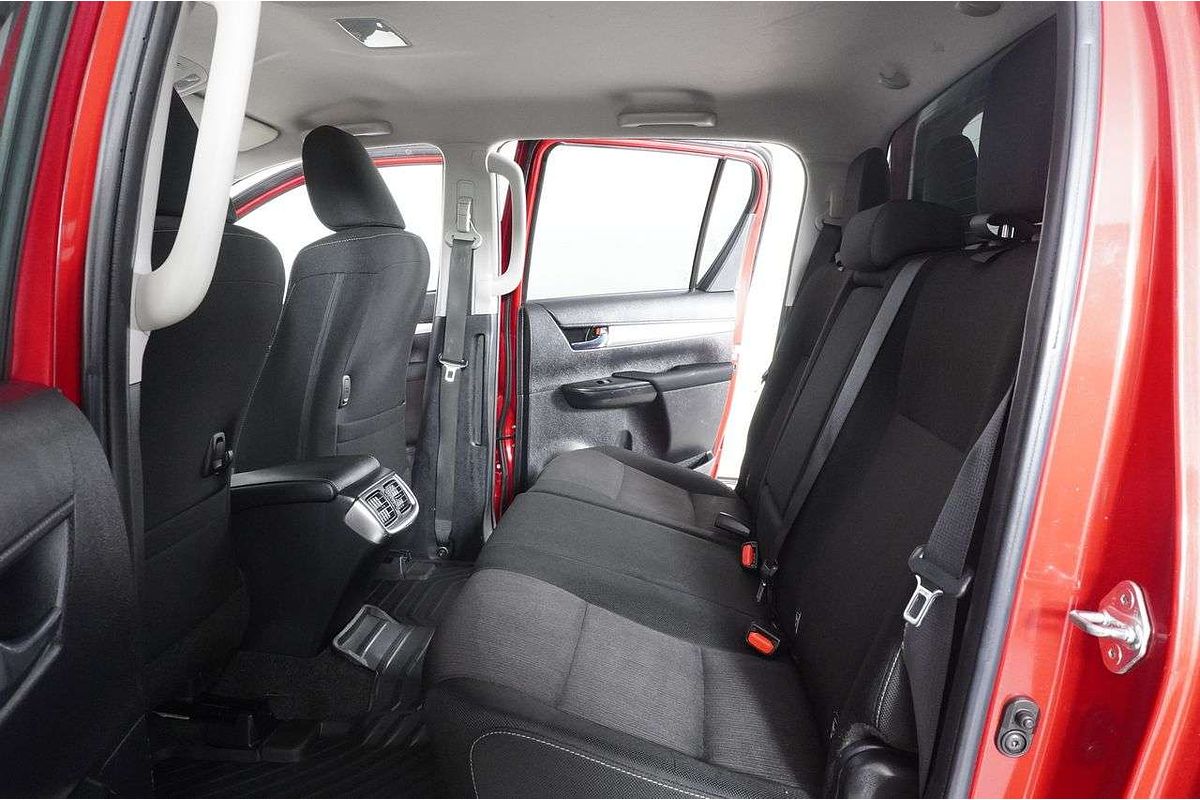 2018 Toyota HILUX SR5 (4x4) GUN126R MY17 4X4