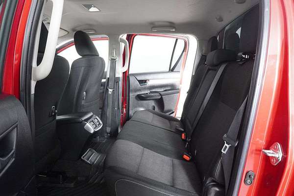 2018 Toyota HILUX SR5 (4x4) GUN126R MY17 4X4