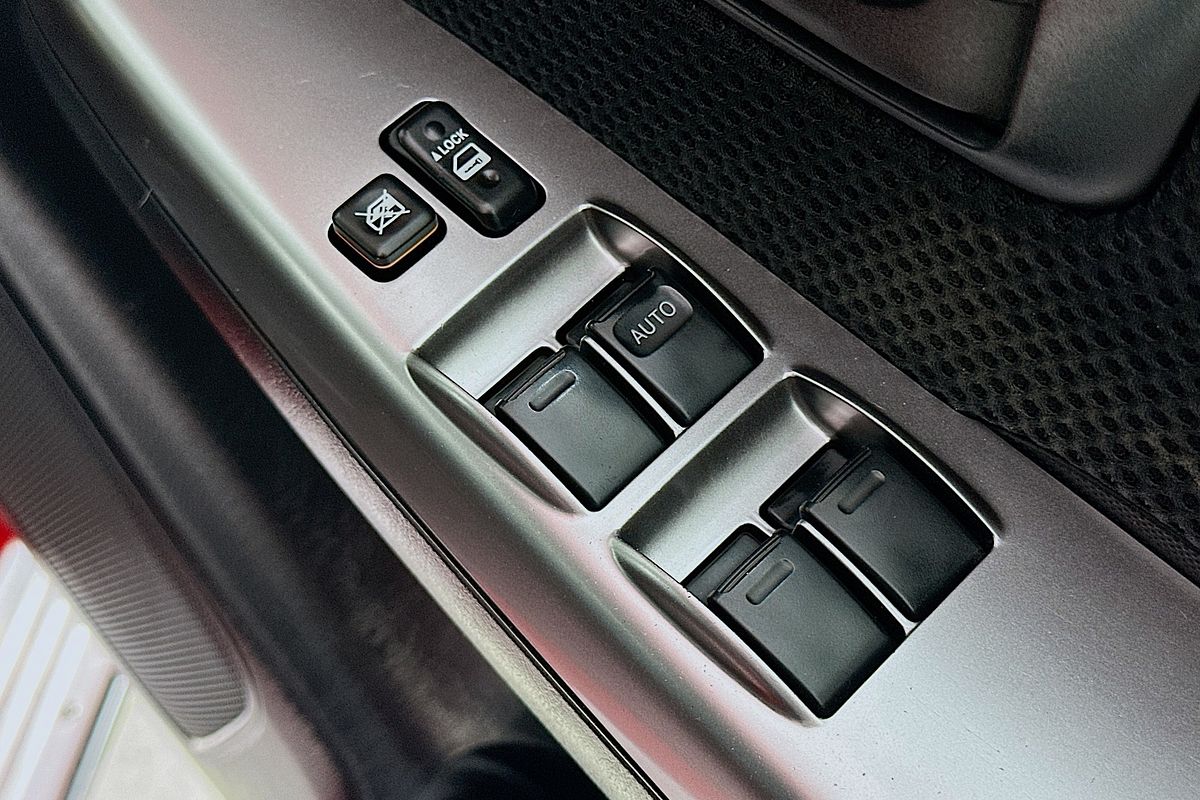 2014 Toyota HILUX SR5 (4x4) KUN26R MY14 4X4