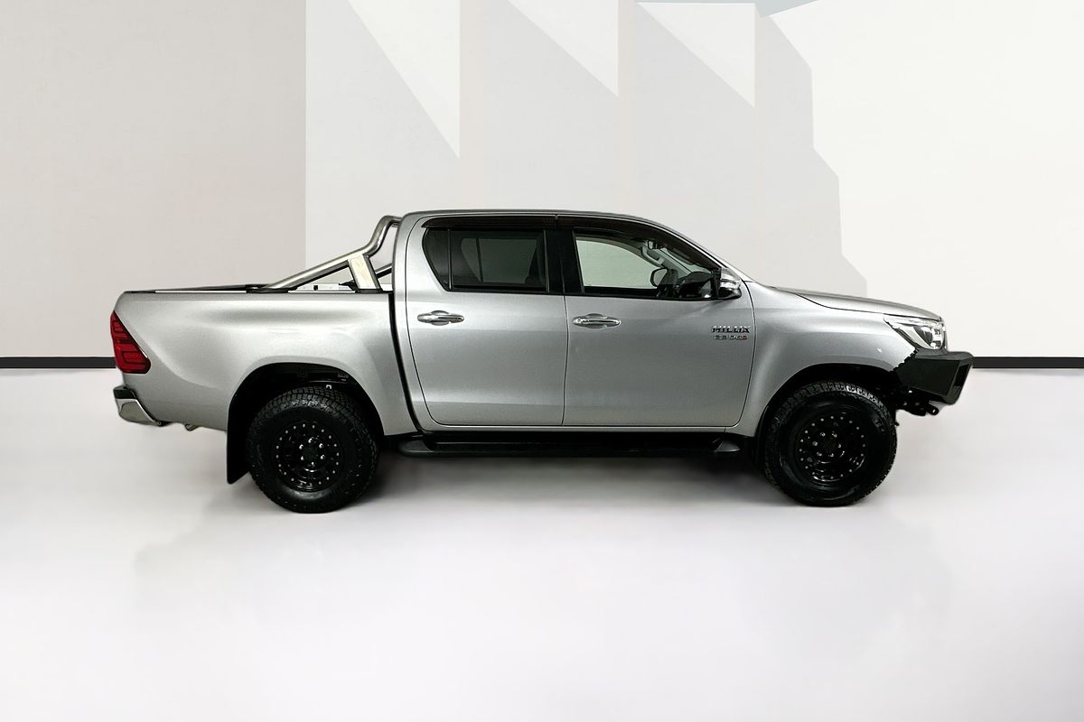 2017 Toyota HILUX SR5 (4x4) GUN126R 4X4