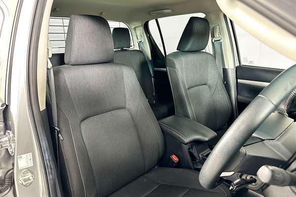 2020 Toyota HILUX SR5 (4x4) GUN126R FACELIFT 4X4