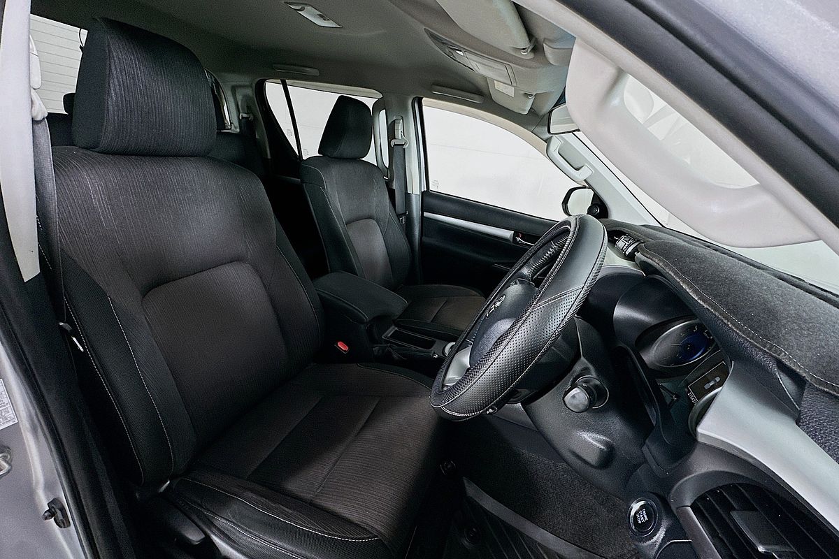 2017 Toyota HILUX SR5 (4x4) GUN126R 4X4