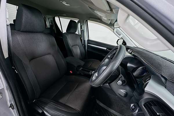 2017 Toyota HILUX SR5 (4x4) GUN126R 4X4