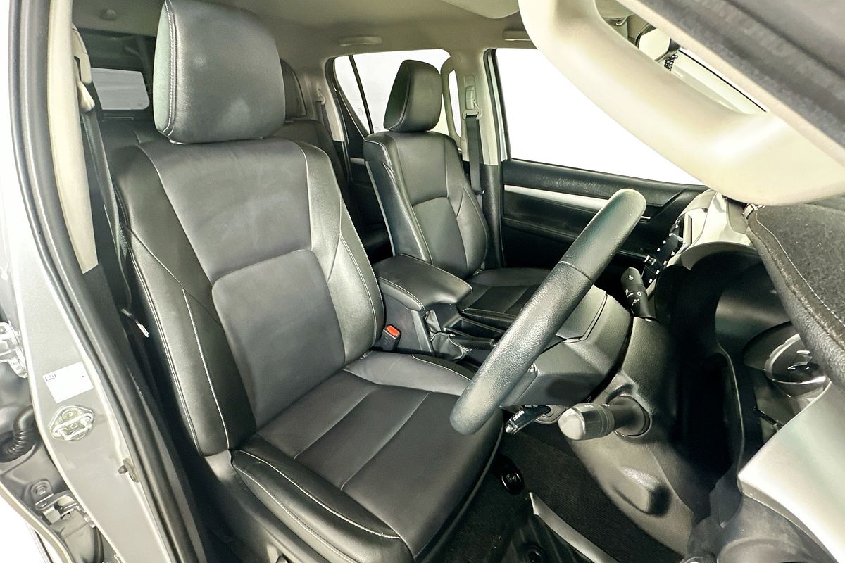 2023 Toyota HILUX SR5 + PREMIUM INTERIOR (4x4) GUN126R 4X4