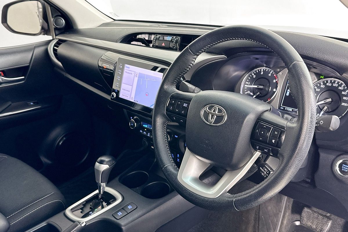 2020 Toyota HILUX SR5 (4x4) GUN126R FACELIFT 4X4