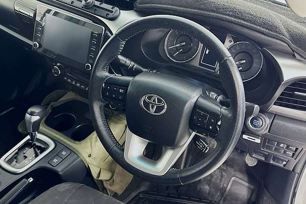 2021 Toyota HILUX SR5 (4x4) GUN126R FACELIFT 4X4