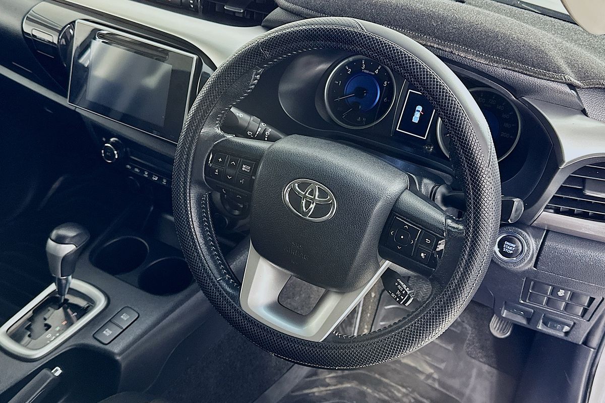 2017 Toyota HILUX SR5 (4x4) GUN126R 4X4