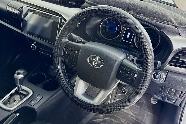 2017 Toyota HILUX SR5 (4x4) GUN126R 4X4