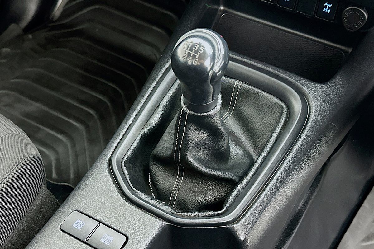 2020 Toyota HILUX SR (4x4) GUN126R FACELIFT 4X4