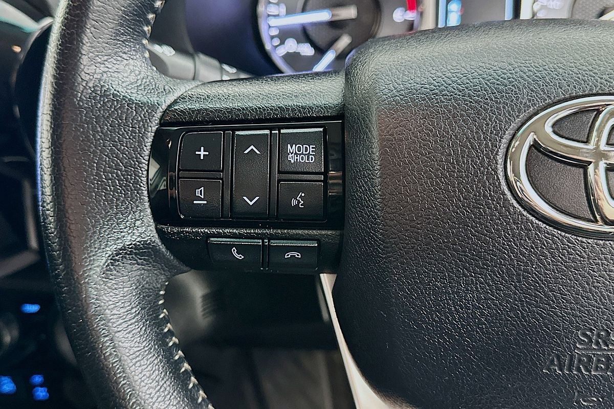 2021 Toyota HILUX SR5 (4x4) GUN126R FACELIFT 4X4