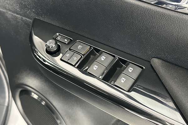 2020 Toyota HILUX SR5 (4x4) GUN126R MY19 UPGRADE 4X4