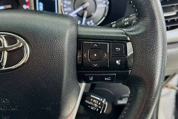 2021 Toyota HILUX SR5 (4x4) GUN126R FACELIFT 4X4