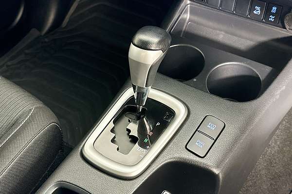 2020 Toyota HILUX SR5 (4x4) GUN126R FACELIFT 4X4