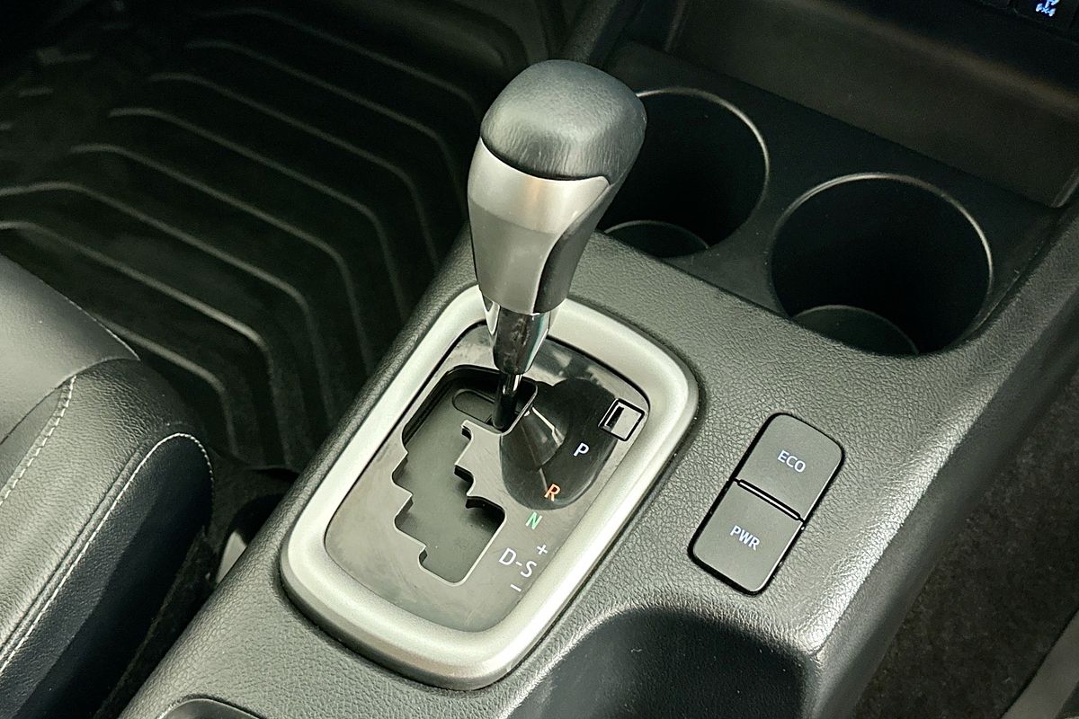 2023 Toyota HILUX SR5 + PREMIUM INTERIOR (4x4) GUN126R 4X4